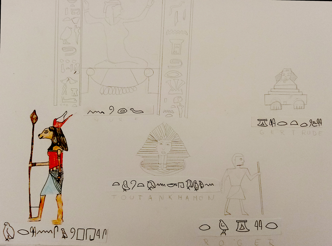 Dieux Egyptiens dessinés par des enfants d'après des figurines.